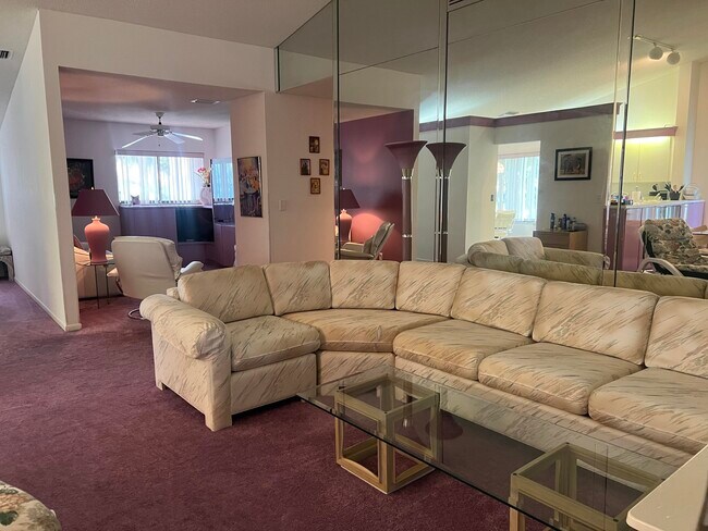 Building Photo - 10399 S Circle Lake Dr