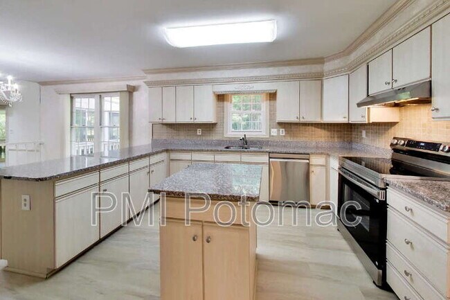 Building Photo - 14672 Brougham Way