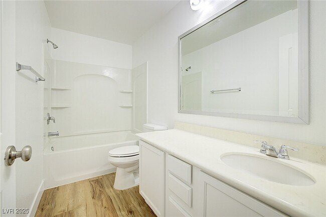 Building Photo - 2120 Waterlily View St