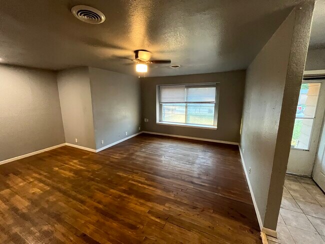 Building Photo - 4534 Waikiki Dr