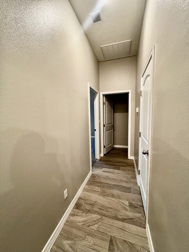 Building Photo - 11365 Hidalgo Dr