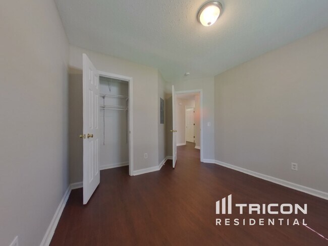 Building Photo - 425 Northshore Ct