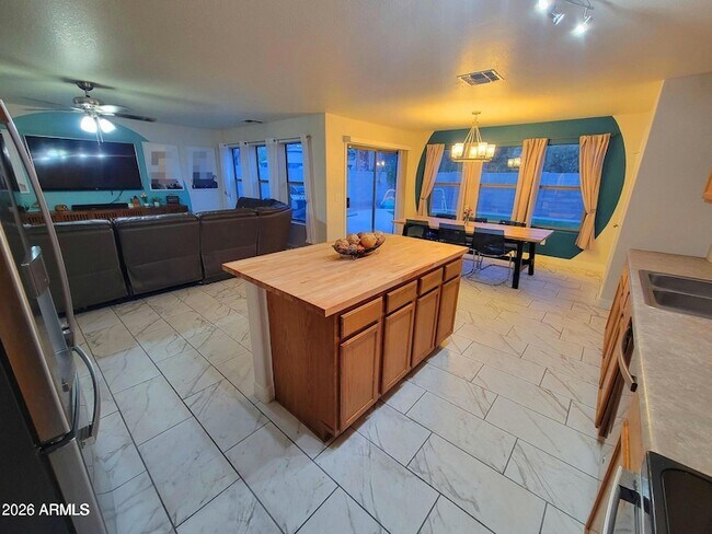 Building Photo - 10841 E Forge Cir