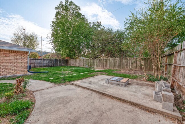 Building Photo - 4923 Poinciana Dr