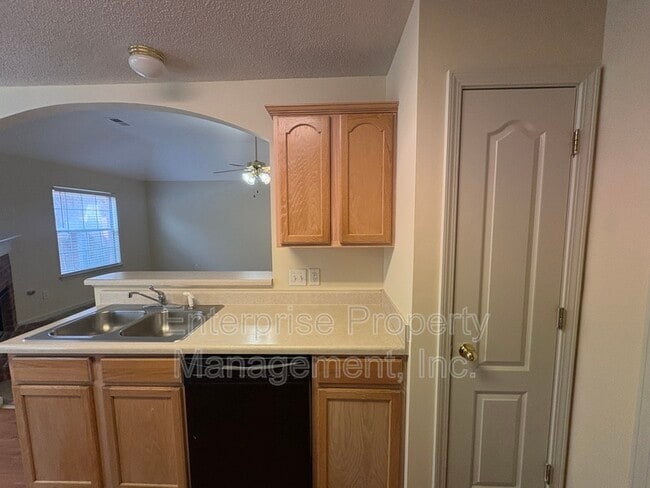 Building Photo - 10127 Cross Valley Dr