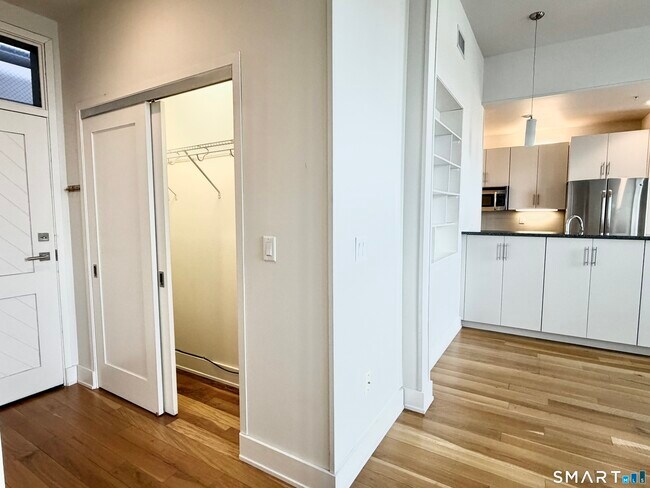 Building Photo - 60 Willow St