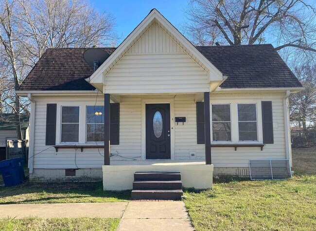 Building Photo - 504 E Bradford St