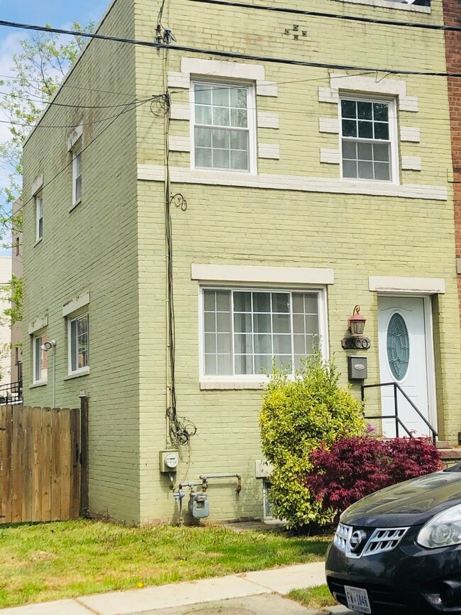Primary Photo - 1300 Dexter Terrace SE