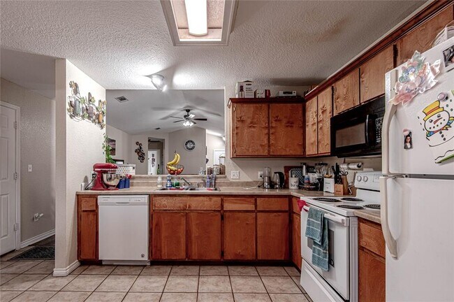 Building Photo - 110 Sendero Dr