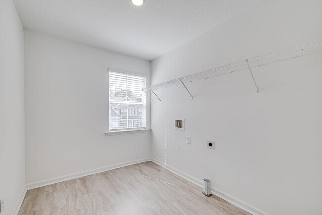 Building Photo - 125 Sams Dr