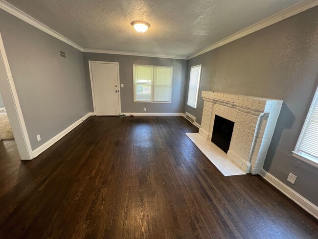 Building Photo - Adorable 3/1 home in KCMO!