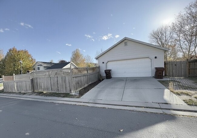 Building Photo - 7898 Tinamous Rd