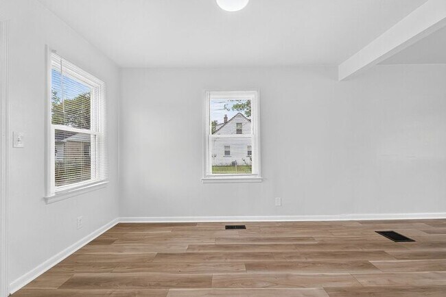 Building Photo - 176 Robinwood Ave
