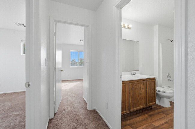 Building Photo - Stunning 4 bedroom home In North Las Vegas