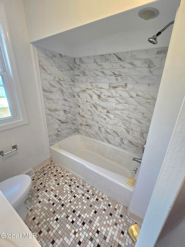 Building Photo - 19 Commodore St