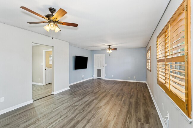 Building Photo - 4572 Kelly Ln