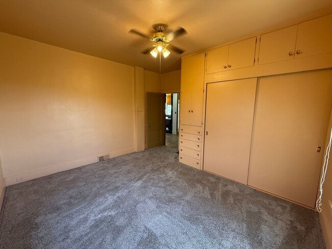 Building Photo - Large Country Home! Pet Friendly!