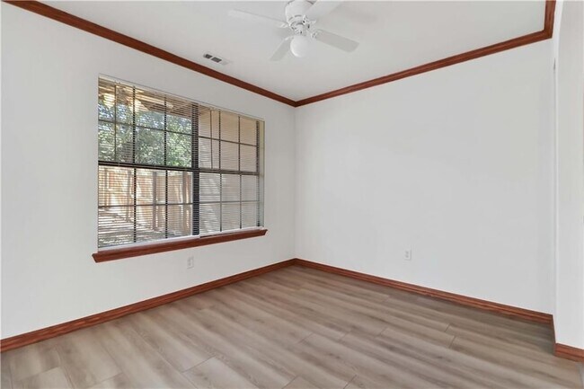 Building Photo - 2915 E Sterling Ct