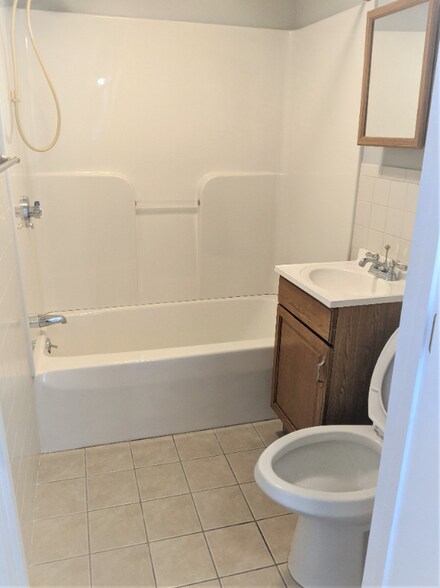 Building Photo - 408 E Merrimack St