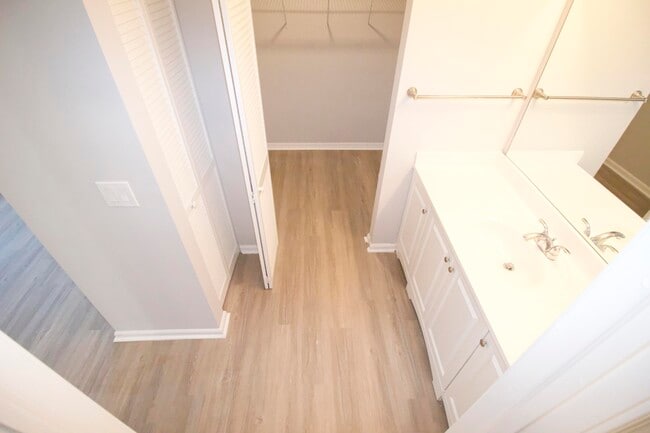 Building Photo - 9218 Roan Ln