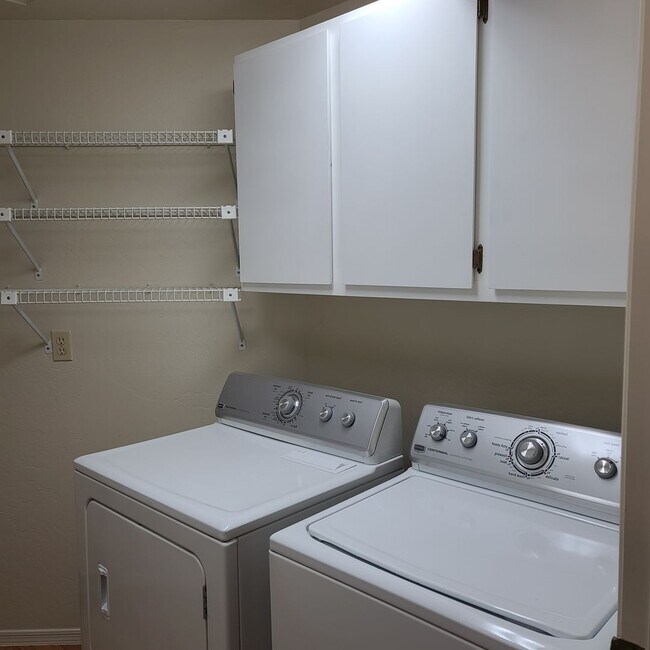 Building Photo - TOWNHOME - COTTONWOOD - SAWMILL GARDENS