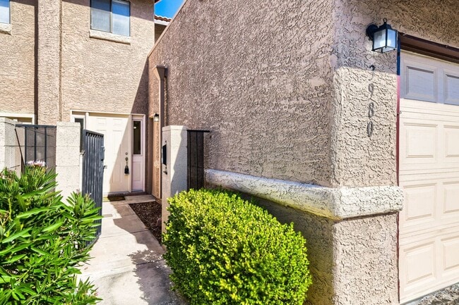 Building Photo - Townhome for Rent