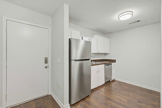 Building Photo - 2741 Jobee Dr