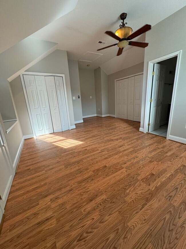 Building Photo - 67 E Shirley Ave