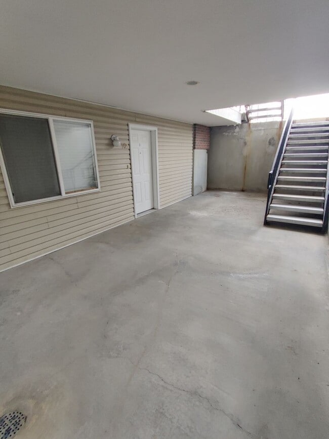 Building Photo - 137 W 600 N