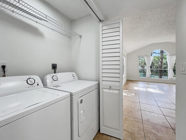 Building Photo - 1011 Crystal Way