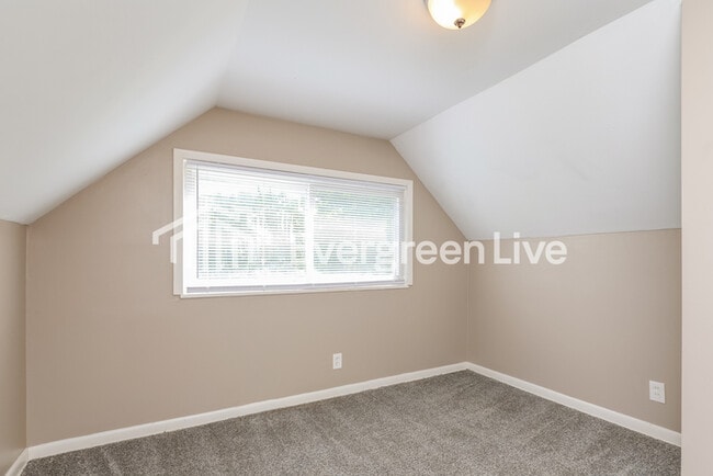 Building Photo - 4014 Woodcliffe Ave