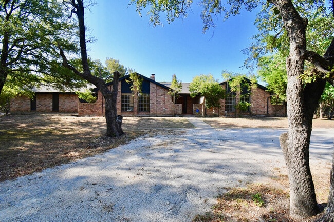 Primary Photo - Gorgeous 4 Bedroom 2 Bathroom Kempner Home!