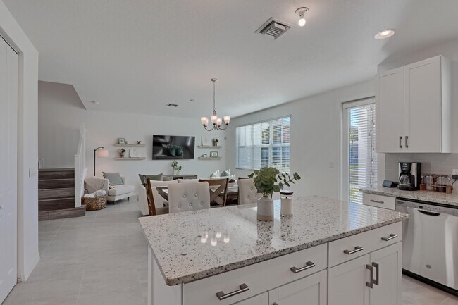 Building Photo - 12937 Trevi Isle