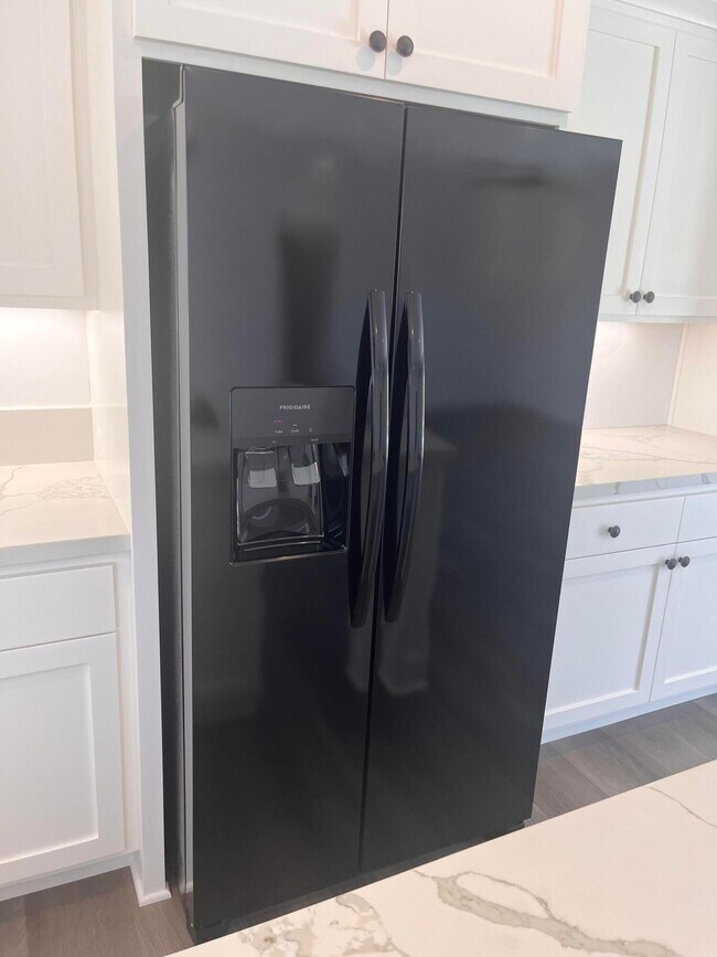 Building Photo - 67105 Mission Dr