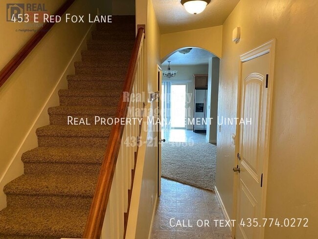 Building Photo - 453 E Red Fox Ln