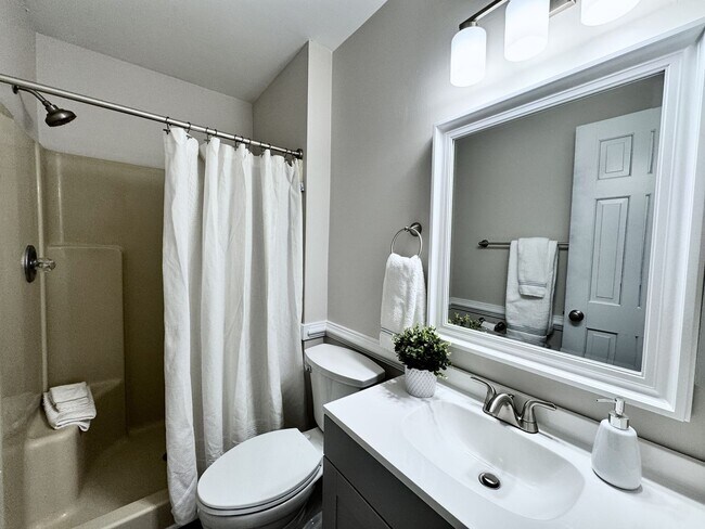 Building Photo - READY NOW!! Completely Updated 3-Bedroom Townhome in Kempsville Lake! Fenced Backyard - Pet Frien...