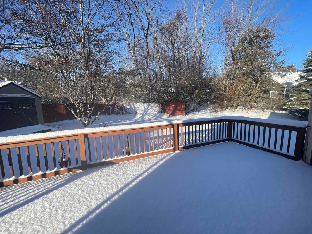 Building Photo - 7 Central