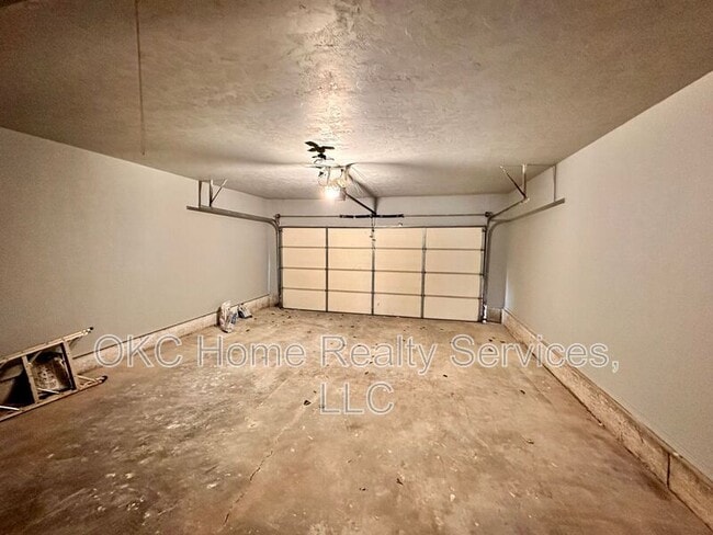 Building Photo - 8712 Rayburn Ave