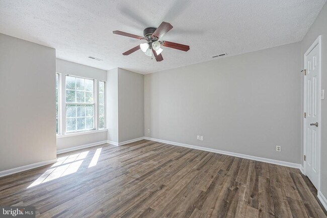 Building Photo - 95 Eldon Way