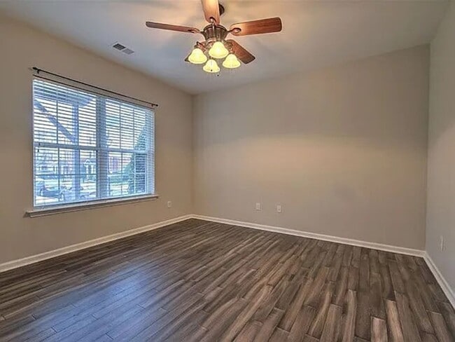 Building Photo - Location, Location!