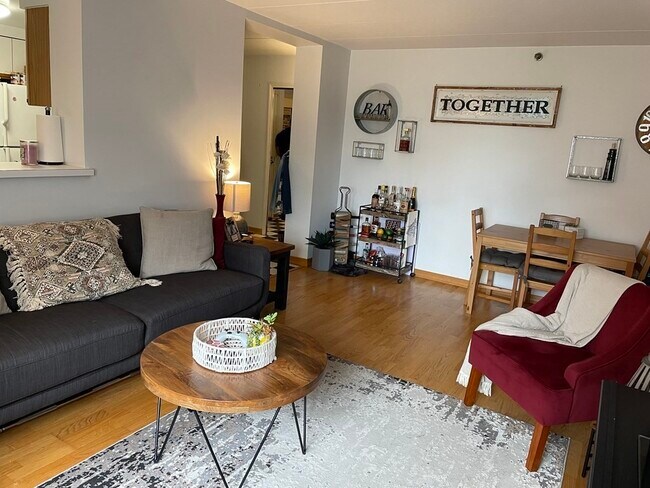 Building Photo - 1933 Commonwealth Ave