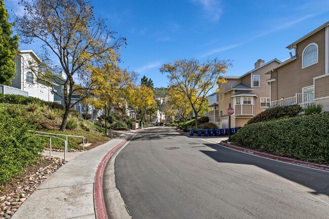 Building Photo - Scripps Townhome 3 Br 3 Ba End Unit