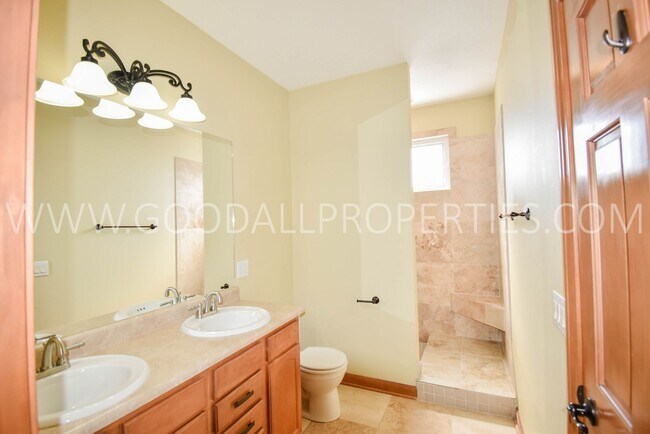 Building Photo - Beautiful 4 Bedroom in Waukee