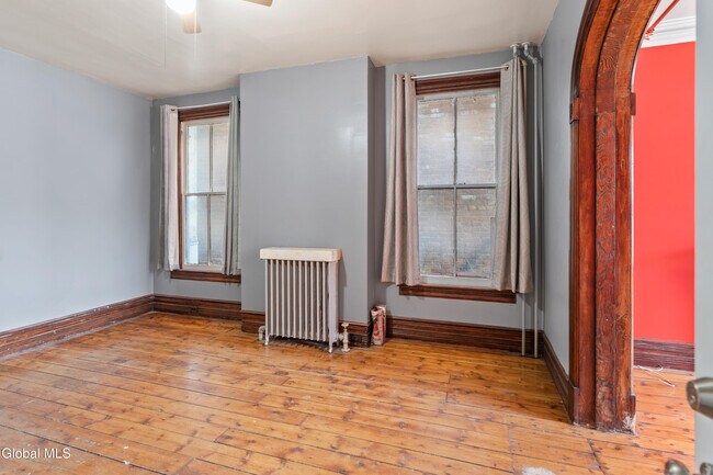 Building Photo - 89 2nd Ave