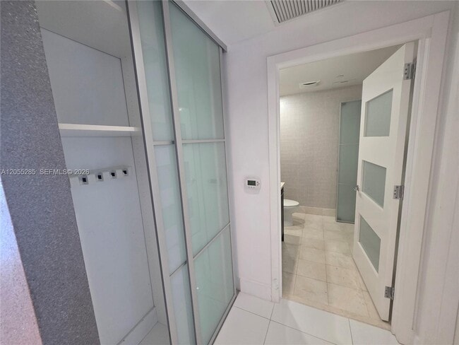 Building Photo - 17121 Collins Ave