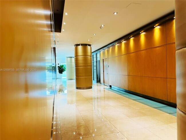 Building Photo - 2101 Brickell Ave