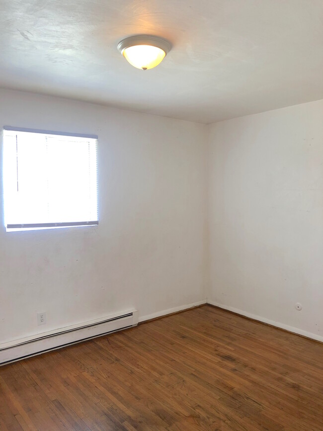 Building Photo - 406 Bosley Ave