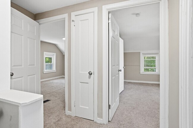 Building Photo - 624 Elm Dr