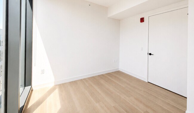 Building Photo - 216 N Ada St