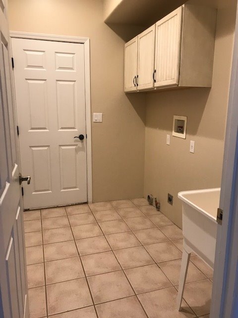 Building Photo - Reduced Great 3 bed, 2 bath home with 2 car garage Front courtyard, covered back patio, pizza ove...